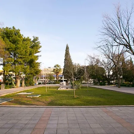 Spacious Next To Metro - Marousi
