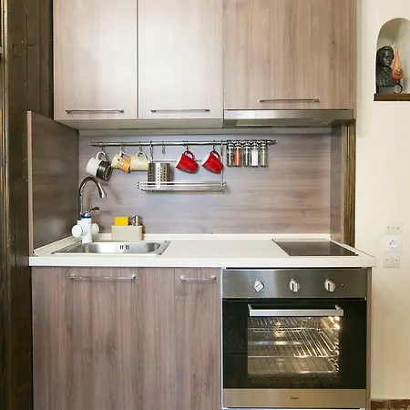 Spacious Next To Metro - Marousi